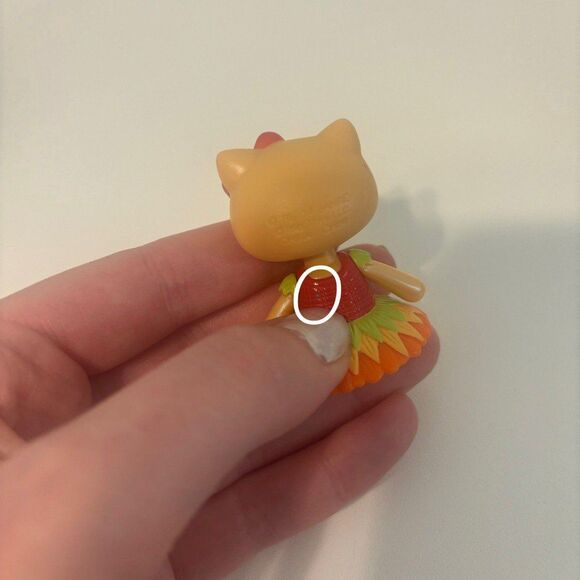 Hello Kitty with Sunflower Bow Sitting and Standing Figure - Picture 6 of 6